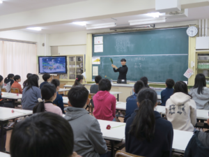 花のいけ方について学ぶ