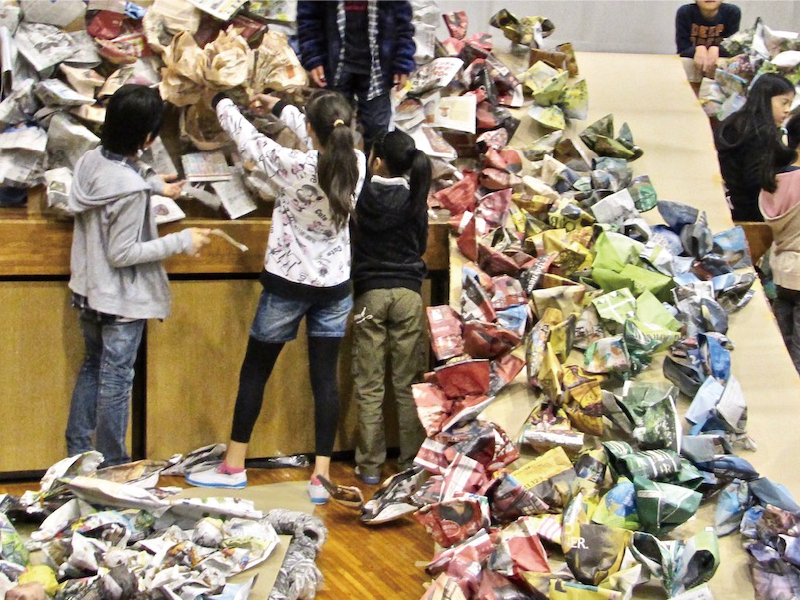 展覧会　全学年共同作品「みんなの花畑」